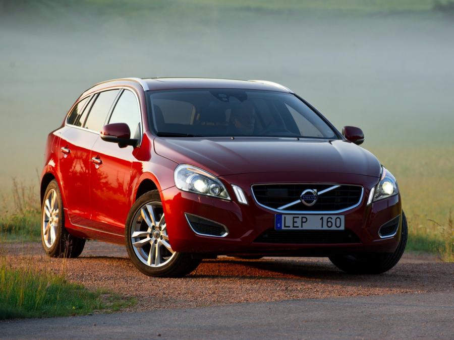  Volvo V60 T3 2010 года  (фото 2 из 8)